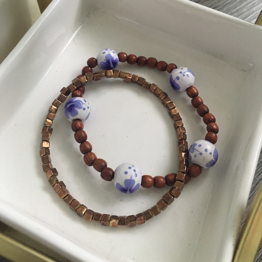 Set of 2 beaded bracelets